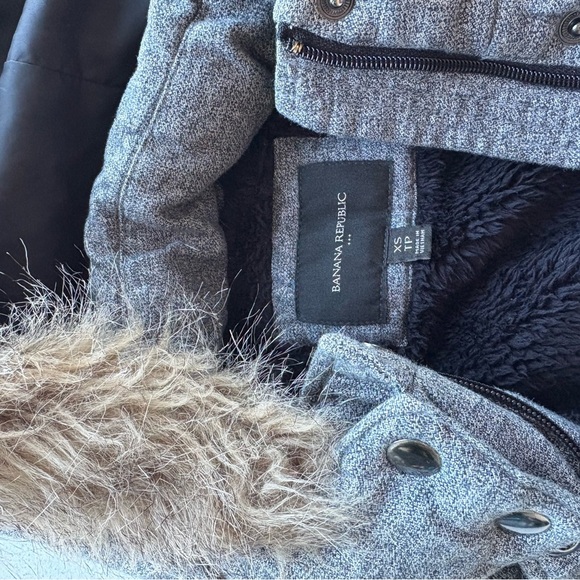 Banana Republic Gray Puffer Jacket with Faux Fur - Picture 3 of 4